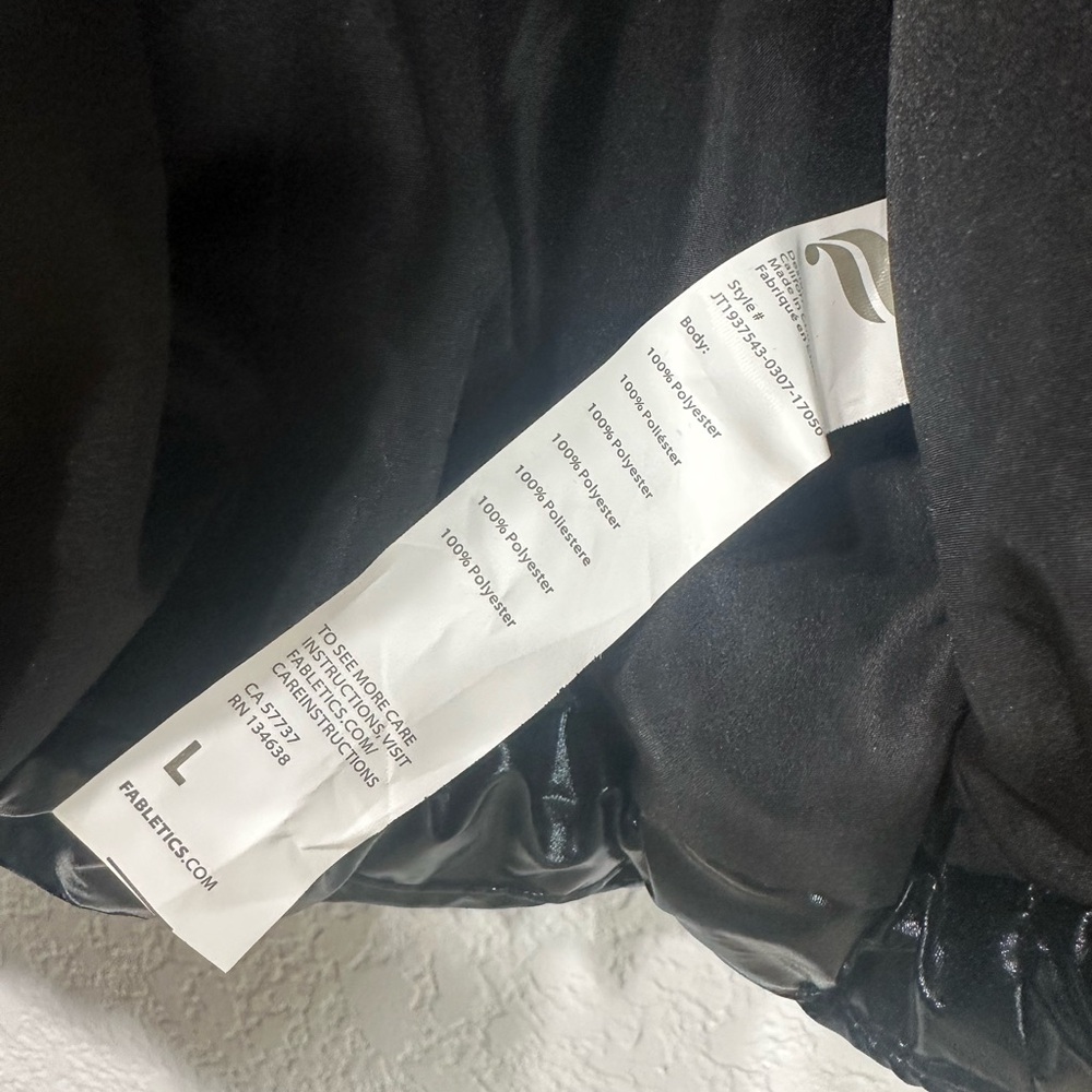 Black Cropped Puffer Jacket Women’s Size Large - Picture 8 of 8